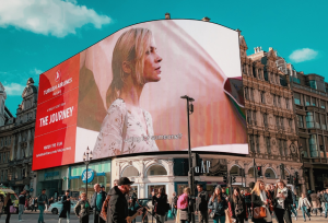 Read more about the article Billboard Tasarımında Tema ve Konsept Oluşturma: Etkili İletişim Yolları